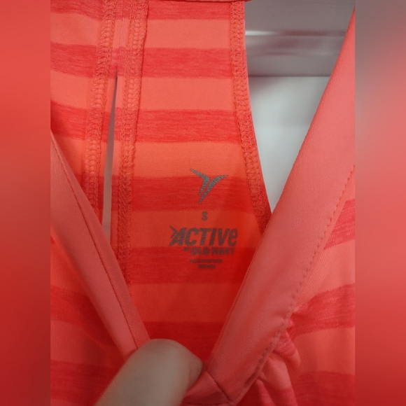 Old Navy Active Tank - Picture 2 of 8